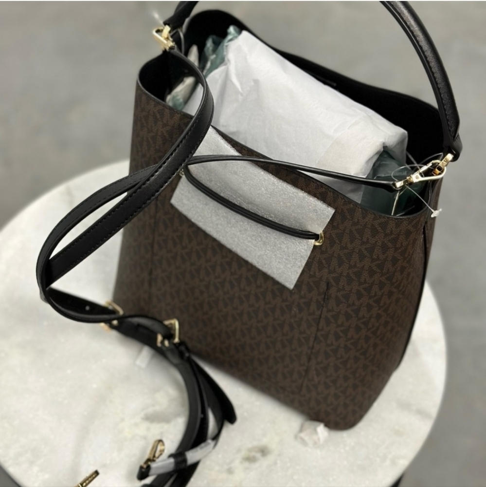 Michael Kors bucket bag convertible backpack - Picture 6 of 6